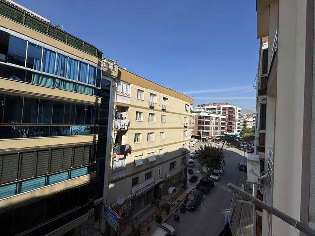 KARŞIYAKA FİKRİ ALTAY'DA 2+1 ARAKAT KAPALI MUTLAK DAİRE