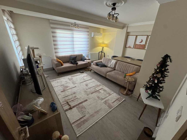 KARŞIYAKA FİKRİ ALTAY'DA 2+1 ARAKAT KAPALI MUTLAK DAİRE