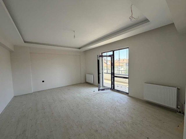 REMAX DOĞU'DAN SÜRSÜRÜ MAHALLESİNDE STADYUM KARŞISI SIFIR 2+1