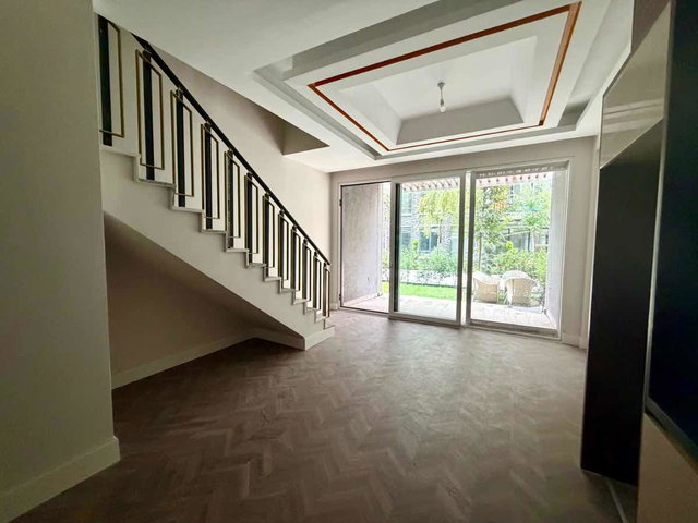 KARTEPE ZERAY ESİL'DE KİRALIK BAHÇELİ&GİYİNME ODALI LÜKS 1+1