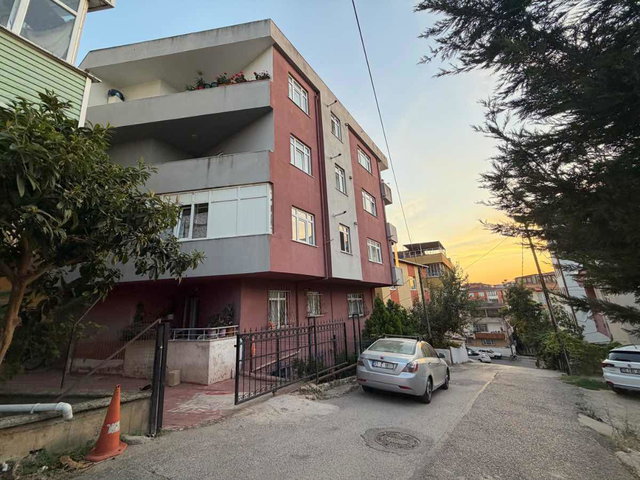 AHMET YESEVİ’DE EMINEVIM'E UYGUN 3 BALKON 2 WC'LI 140 M2 DAİRE