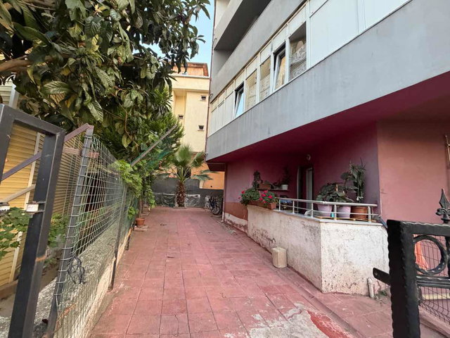 AHMET YESEVİ’DE EMINEVIM'E UYGUN 3 BALKON 2 WC'LI 140 M2 DAİRE
