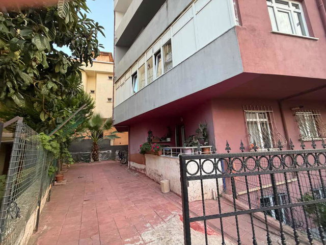 AHMET YESEVİ’DE EMINEVIM'E UYGUN 3 BALKON 2 WC'LI 140 M2 DAİRE