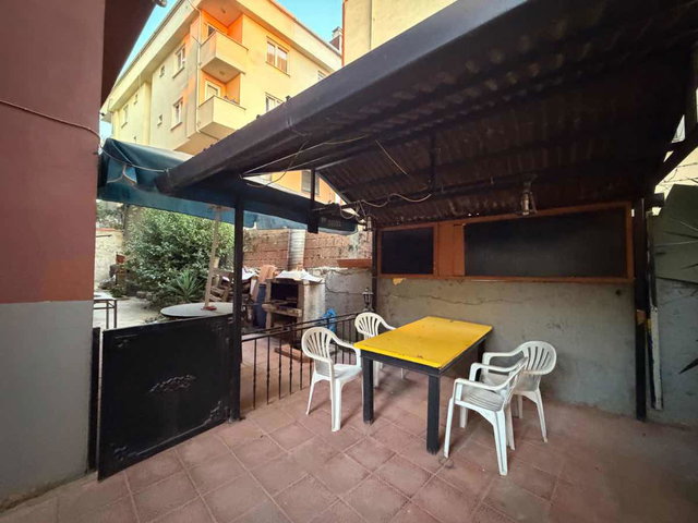 AHMET YESEVİ’DE EMINEVIM'E UYGUN 3 BALKON 2 WC'LI 140 M2 DAİRE