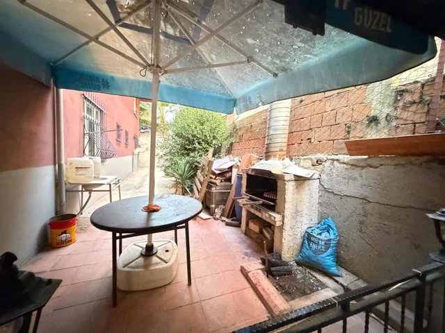 AHMET YESEVİ’DE EMINEVIM'E UYGUN 3 BALKON 2 WC'LI 140 M2 DAİRE