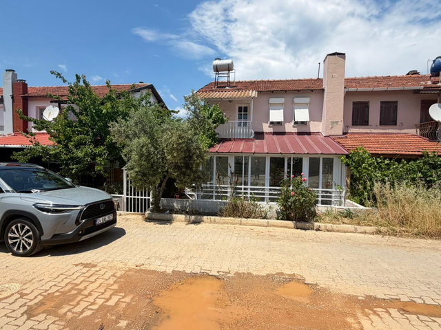 FOÇA OTOYOL YAKINI DENİZE YÜRÜME MESAFESİNDE 3+1 KÖŞE VİLLA