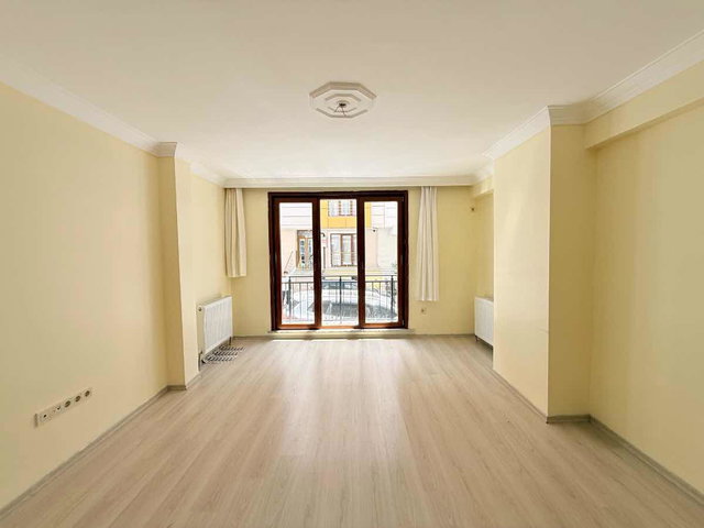 ZÜMRÜTEVLER'DE YENİ BİNADA KİRALIK 2+1 DAİRE
