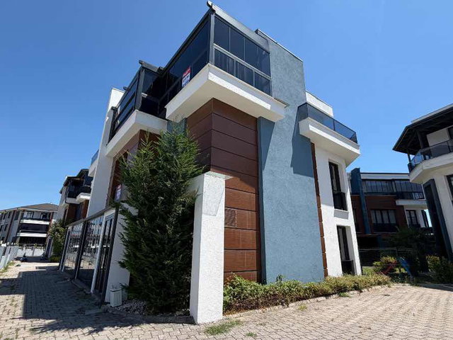 REMAX MAVİ'DEN SERDİVAN VATAN MAH'DE 4+1 KİRALIK VİLLA