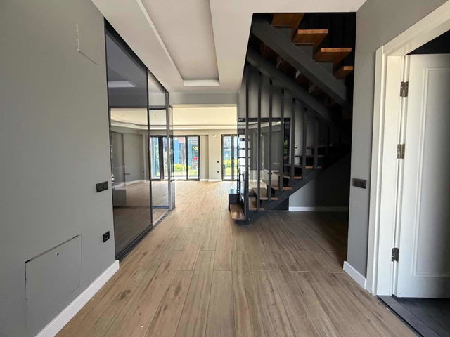 REMAX MAVİ'DEN SERDİVAN VATAN MAH'DE 4+1 KİRALIK VİLLA
