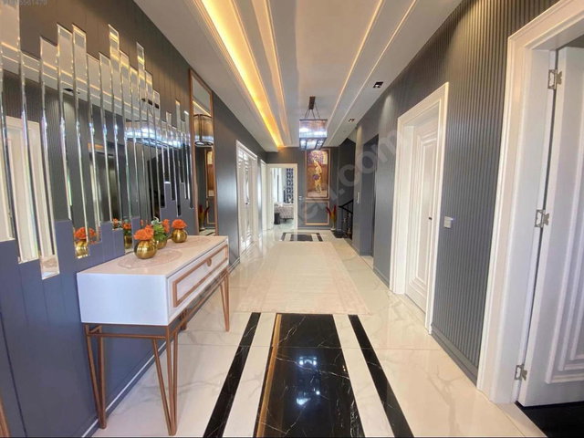 REMAX ÖZGÜR ŞEHİRGÖSTERENDE 7+1 KİRALİK VILLA