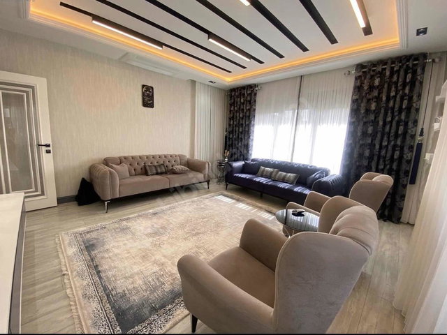 REMAX ÖZGÜR ŞEHİRGÖSTERENDE 7+1 KİRALİK VILLA