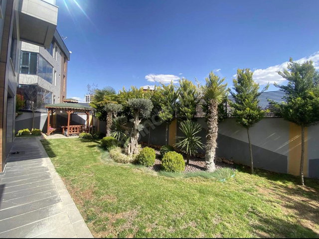REMAX ÖZGÜR ŞEHİRGÖSTERENDE 7+1 KİRALİK VILLA