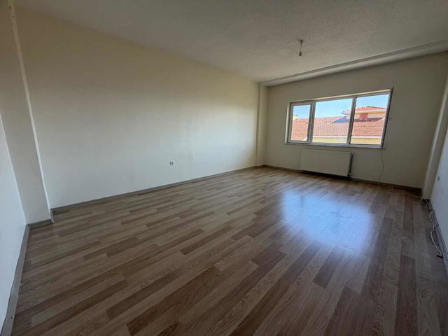 REMAX MAVİ'DEN CAMİLİ MAH.DE 2+1 FERAH KİRALIK DAİRE