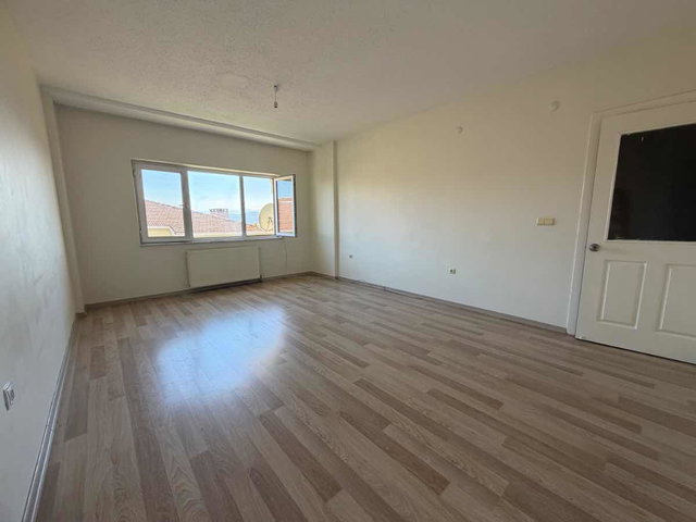 REMAX MAVİ'DEN CAMİLİ MAH.DE 2+1 FERAH KİRALIK DAİRE