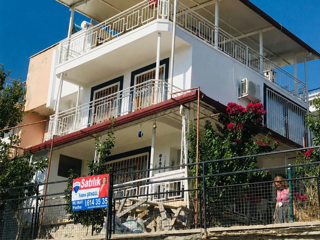KUŞADASI KADINLAR DENİZİ’NDE NERGİS KENT’TE 2 KATLI 2+1 MÜSTAKİL EV