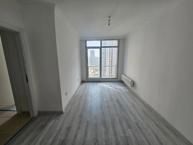 HAYATPARK4 SITESI 8.KAT AYRI MUTFAK AVANTAJLI SATILIK 2+1 DAIRE