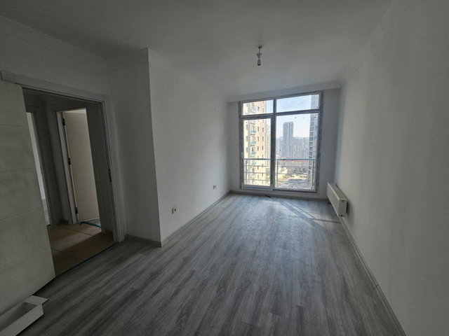 HAYATPARK4 SITESI 8.KAT AYRI MUTFAK AVANTAJLI SATILIK 2+1 DAIRE
