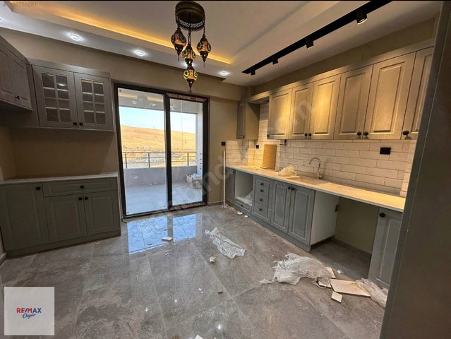 REMAX ÖZGÜR'DEN ALPARSLAN 1'DE ÖZEL DEKORASYONLU SIFIR 2+1 DAİRE