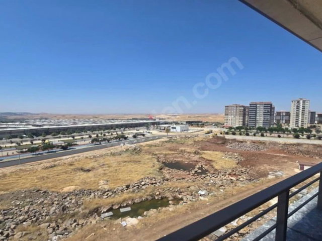 MAVIKENT'TE SATILIK 2.5+1 DAIRE 110M² ÖNÜ AÇIK