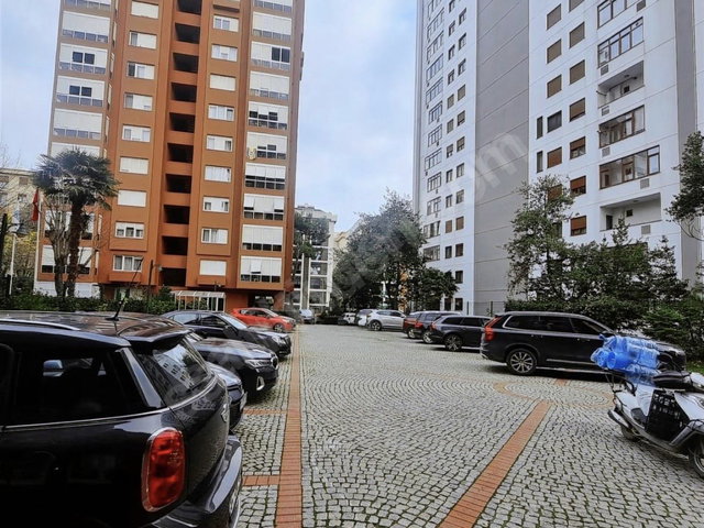 NURAL KÖŞKÜ KONUTLARINDA HAVUZLU SİTEDE 4+1 170 M2 NET
