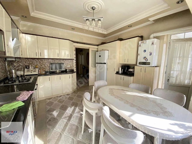 REMAX ÖZGÜRDEN GÜNEYKENTTE SİTE İÇİ 4+1 SATILIK DAİRE