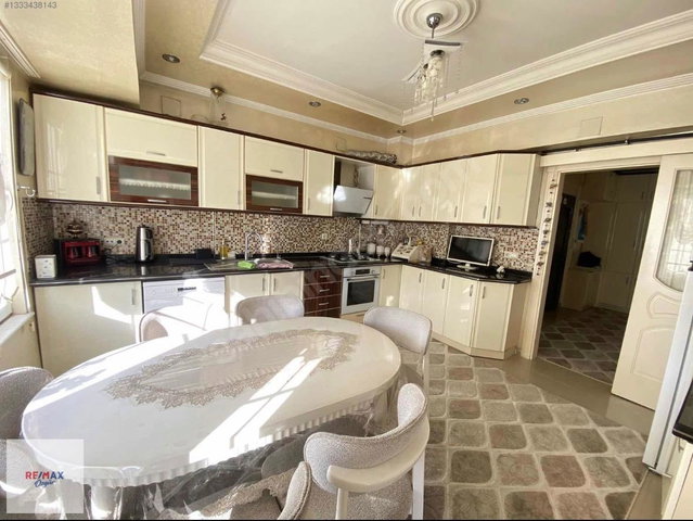 REMAX ÖZGÜRDEN GÜNEYKENTTE SİTE İÇİ 4+1 SATILIK DAİRE