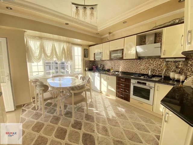 REMAX ÖZGÜRDEN GÜNEYKENTTE SİTE İÇİ 4+1 SATILIK DAİRE