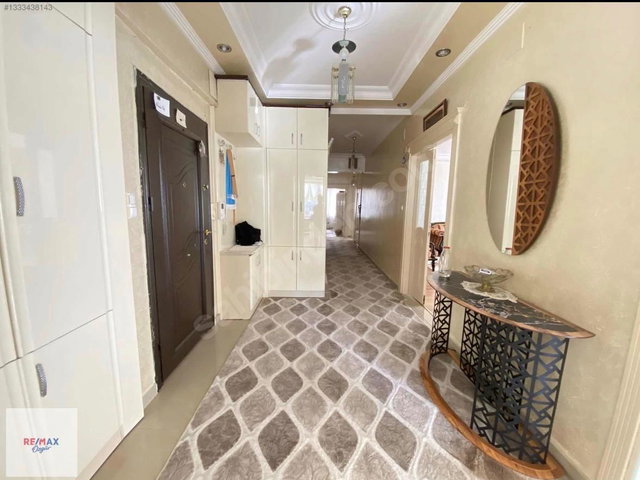 REMAX ÖZGÜRDEN GÜNEYKENTTE SİTE İÇİ 4+1 SATILIK DAİRE
