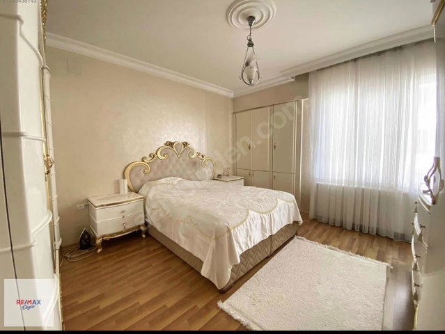 REMAX ÖZGÜRDEN GÜNEYKENTTE SİTE İÇİ 4+1 SATILIK DAİRE