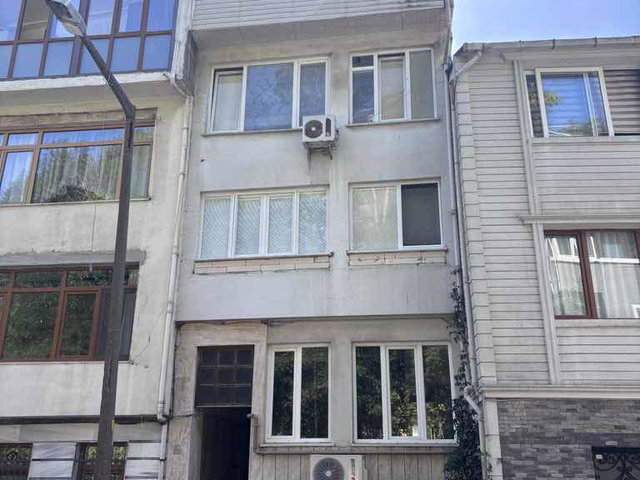 SARIYER’DE DENİZE SIFIR, BOĞAZ MANZARALI SATILIK 2+1 YALI DAİRESİ