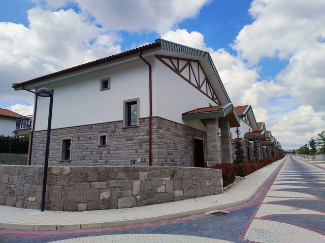 BALLIKPINARI-SATILIK LÜKS YAPILI MÜSTAKIL VILLA 5+1 SITE IÇERISINDE