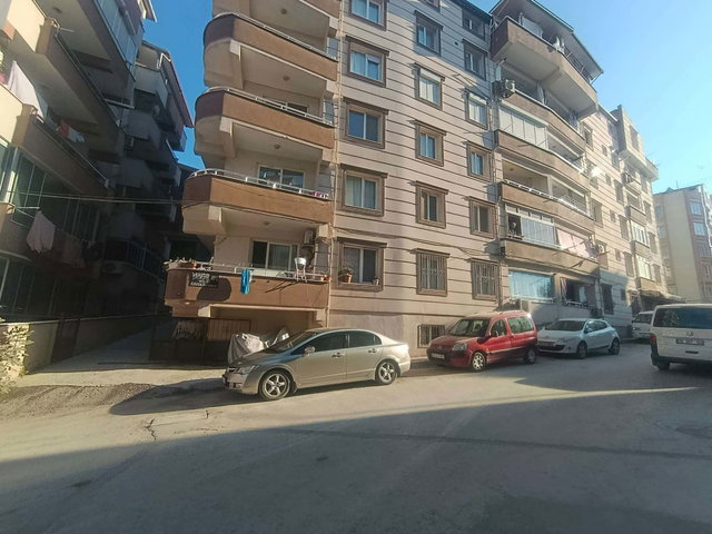 ŞEHİR MERKEZİNDE DOĞALGAZLI KULLANIŞLI MÜKEMMEL KONUMDA SÜREKLİ KİRALIK 2+1 ARAKAT DAİRE