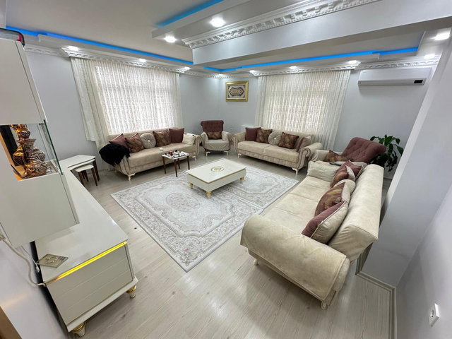SULTANGAZİ CEBECİ'DE SATILIK 5+1 TERASLI GENİŞ DAİRE