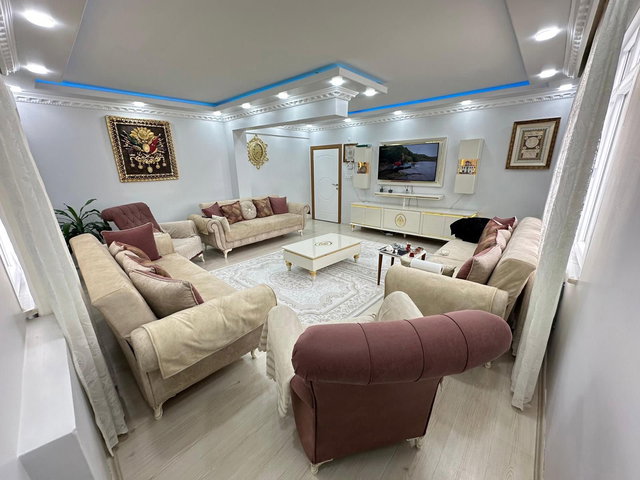 SULTANGAZİ CEBECİ'DE SATILIK 5+1 TERASLI GENİŞ DAİRE