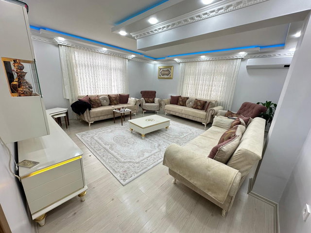 SULTANGAZİ CEBECİ'DE SATILIK 5+1 TERASLI GENİŞ DAİRE