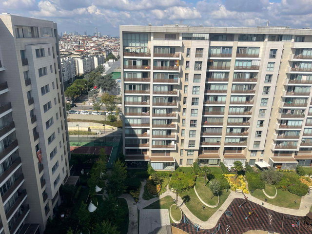 SİNPAŞ AQUACİTY 2010'DA PEYZAJA HAKİM BALKONLU DUBLEX 2+1 KİRALIK DAİRE