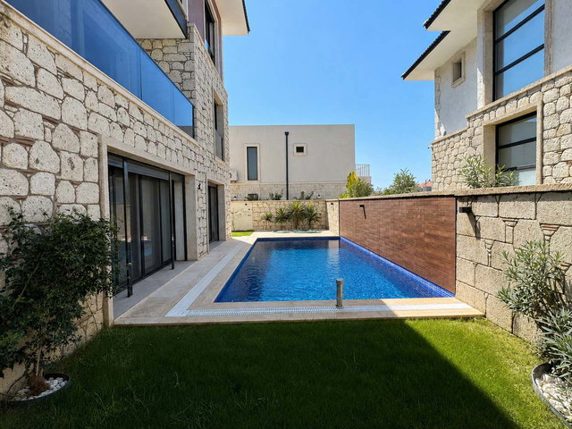 ÇEŞME OVACIK’TA 6+2 MÜSTAKİL VİLLA