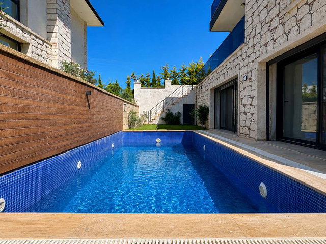 ÇEŞME OVACIK’TA 6+2 MÜSTAKİL VİLLA