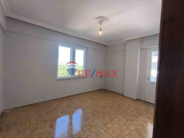 ANTALYA KONYAALTI AKKUYU MAHALLESİ KİRALIK ARAKAT 3+1 DAİRE