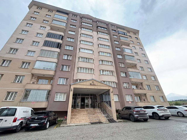 REMAX İLKE'DEN KARDELEN SİTESİ'NDE KİRALIK 4+1 EŞYALI DAİRE