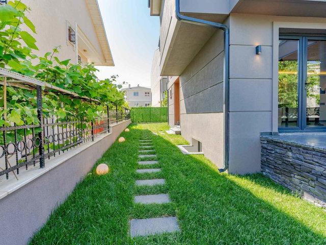 SILIVRI SELIMPAŞA'DA 7+2, FULL DENIZ MANZARALI, LÜKS SIFIR VILLA