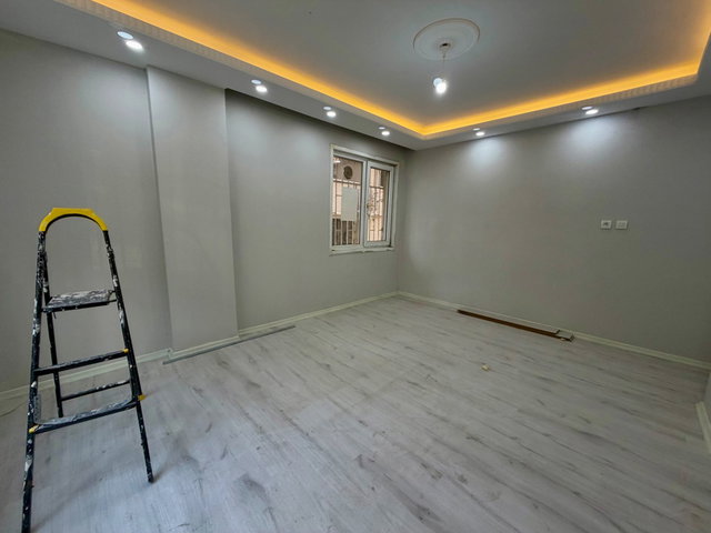 ÜMRANİYE İSTIKLAL MAHALLESINDE GIRIŞ KAT 2+1 SATILIK DAIRE