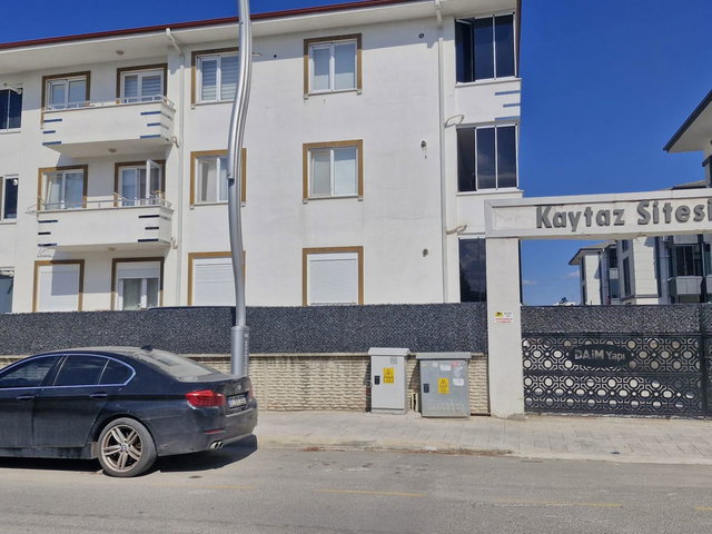 REMAX MAVİ MURAT GENÇLER'DEN OKULLAR BÖLGESİN DE SATILIK DAİRE