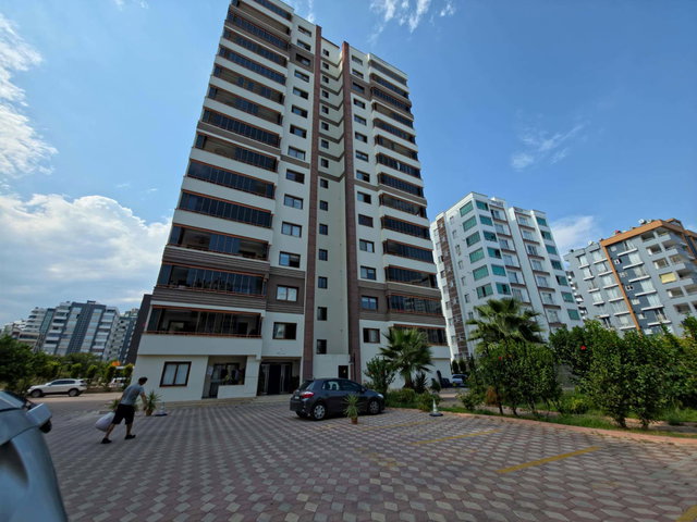 REMAX RİNA’DAN MERKEZ MAHALLESİ’NDE HAVUZLU SİTE İÇİ 4+1
