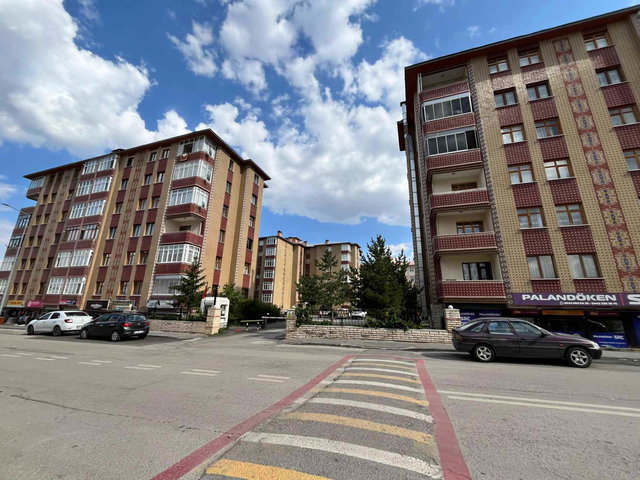 REMAX ILKE'DEN YILDIZKENT'TE 3+1 SATILIK BODRUM DAİRE