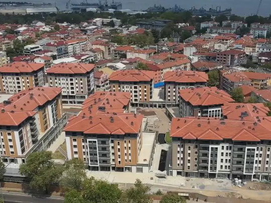 REMAX NATURAL'DAN GÖLCÜK MERKEZ'DE TOKİ'DEN SATILIK 2+1
