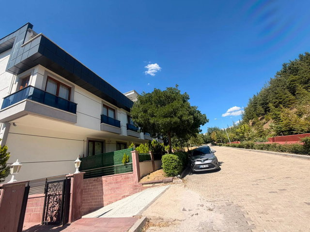İNCEK ATAKENT SİTESİ'NDE KİRALIK 1+1 BAHÇE KATI KONFORLU GENİŞ DAİRE
