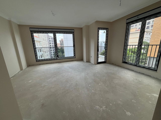 ERENKÖY HAMAM SOKAK SIFIR BİNADA ARA KAT DAİRE