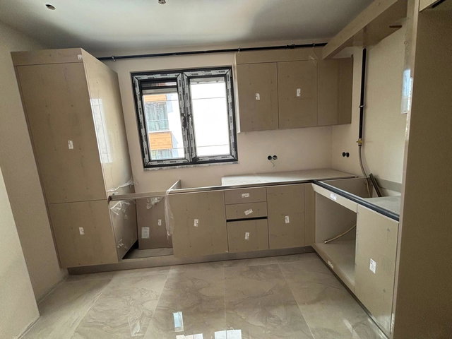 ERENKÖY HAMAM SOKAK SIFIR BİNADA ARA KAT DAİRE