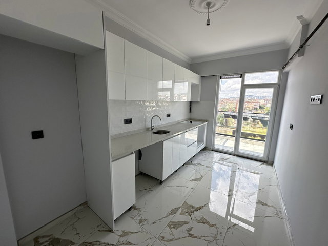 PENDİK’TE GÜVENLİKLİ SİTE İÇERİSİNDE SATILIK SIFIR FIRSAT 3+1 DAİRE